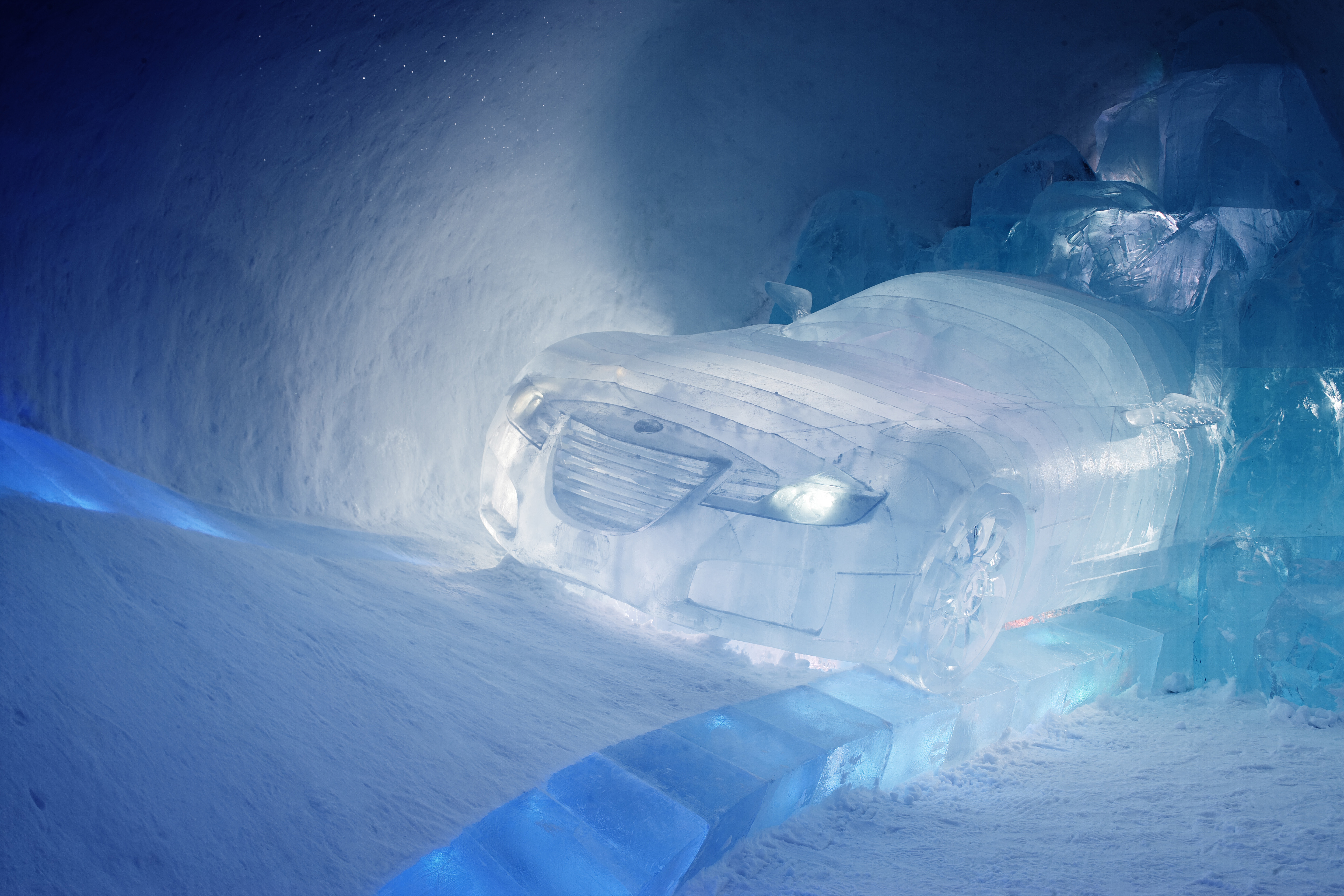 Скорость света во льду. Машина во льду. Машина зима. Автомобиль из льда. Машина зимой.