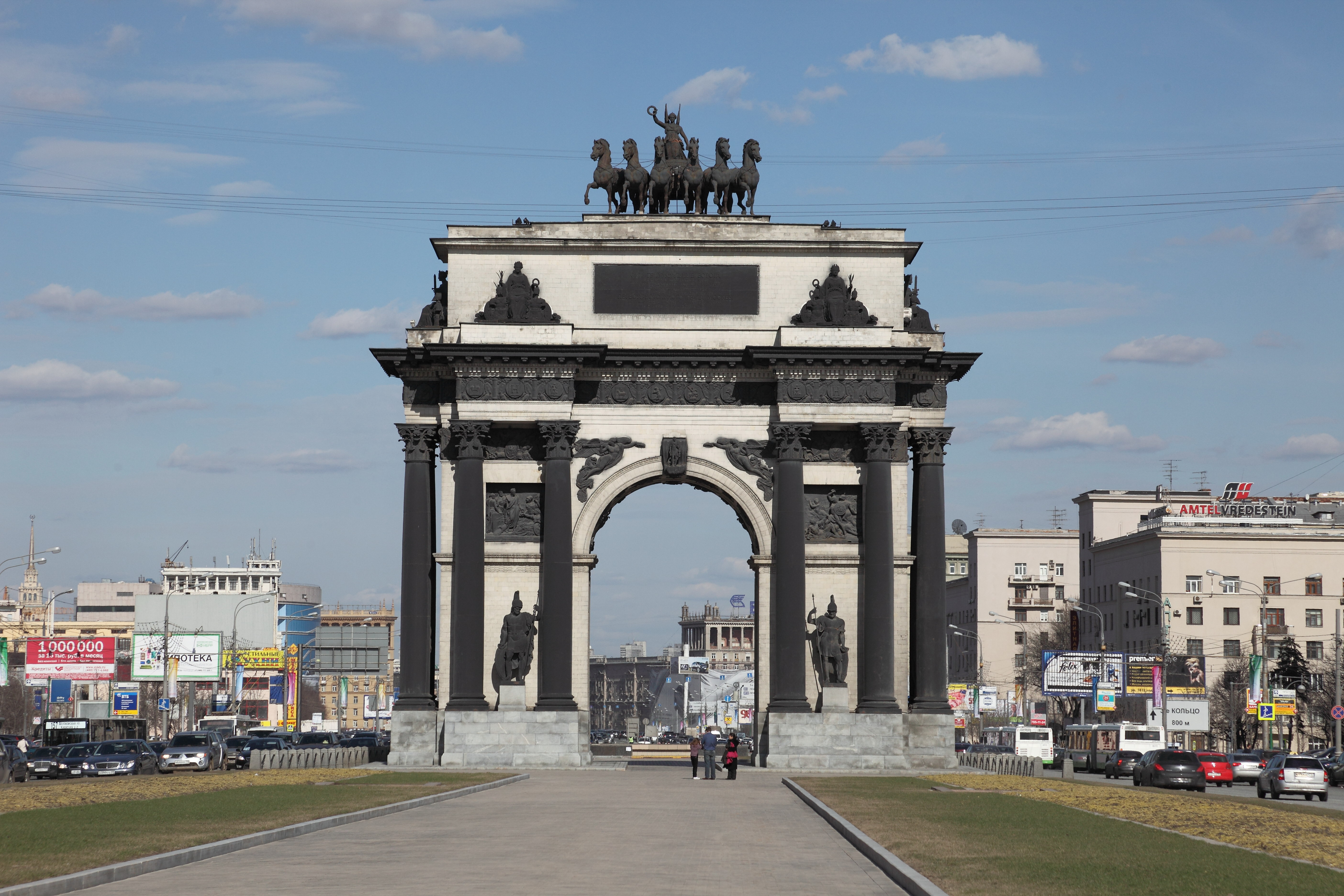 Триумфальная арка это. Триумфальная арка Бове Москва. Триумфальные ворота 1812 Москва. Триумфальные ворота Бове.