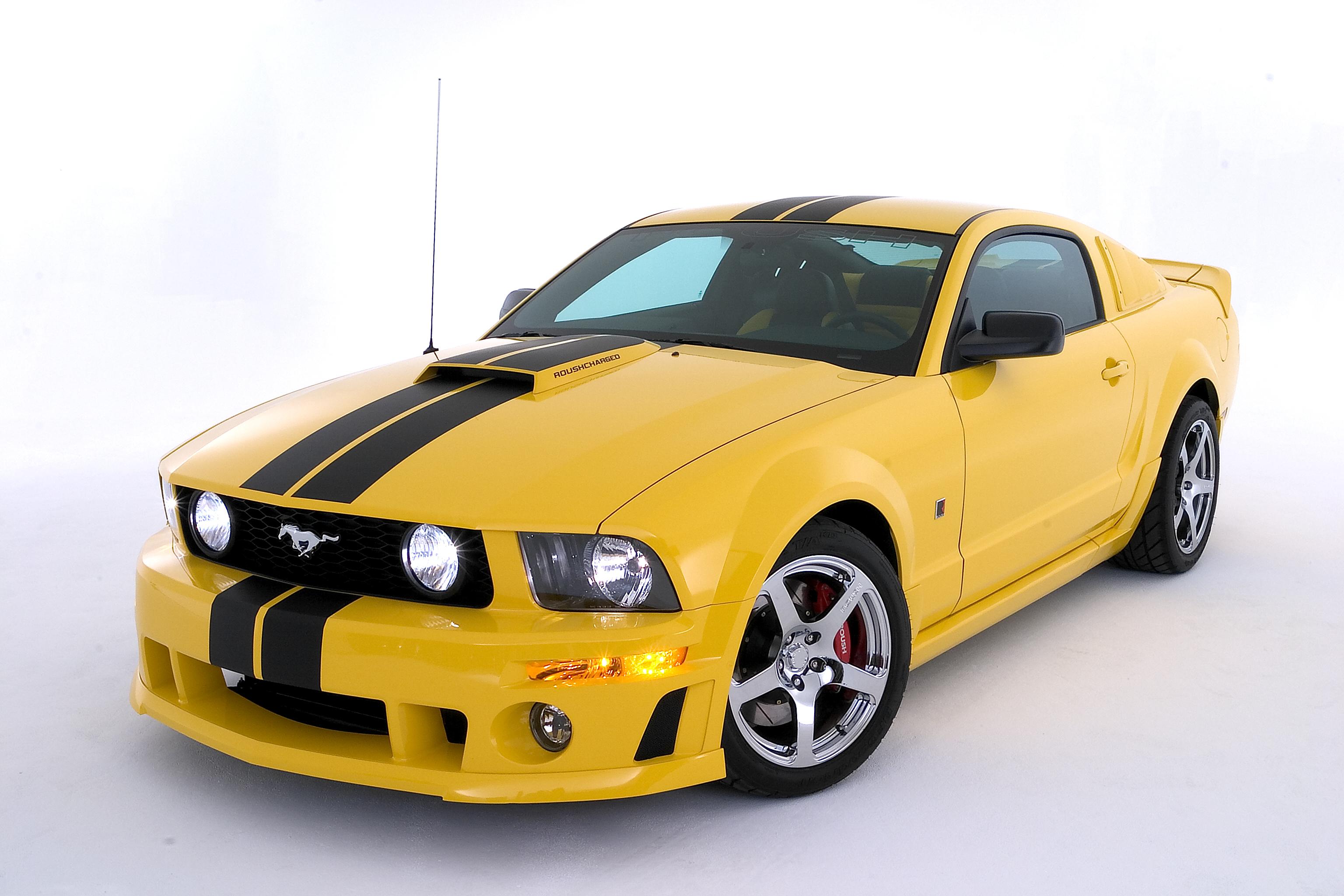 Три желтых машин. Форд Мустанг 2007 желтый. Форд Мустанг 2006. 2006 Ford Mustang gt Yellow. Форд Мустанг 2000 Yellow.