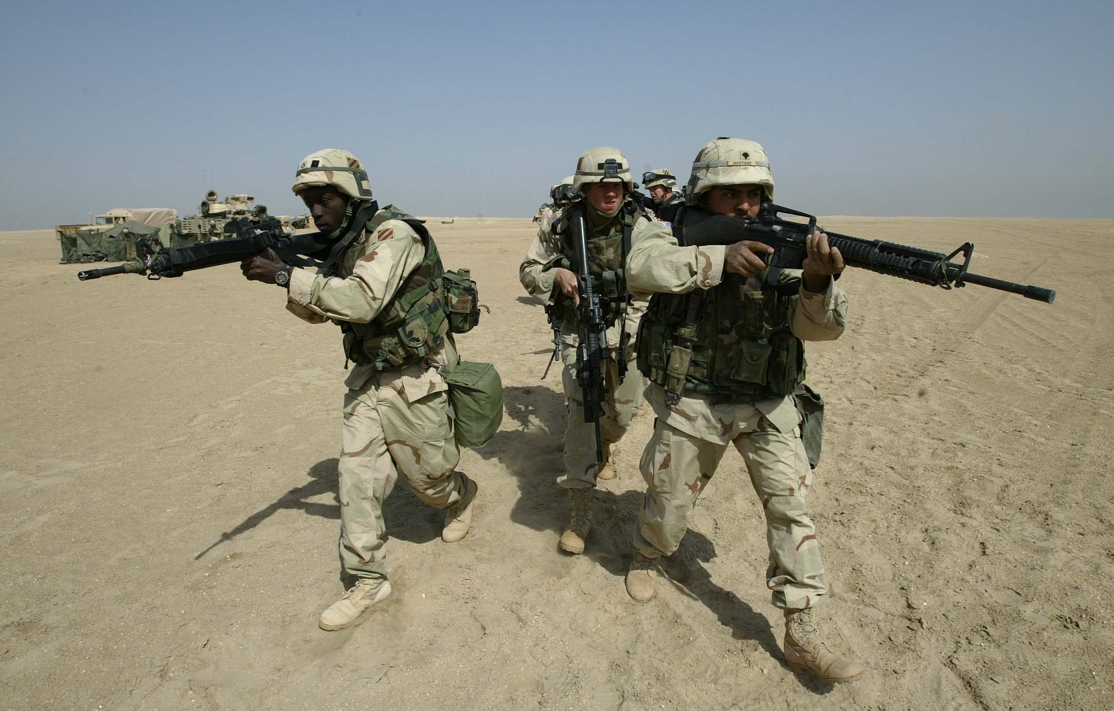 Американские военные в ираке. Снаряжение солдат США В Ираке 2003. Американские войска в Ираке. Солдаты армии США В Ираке.