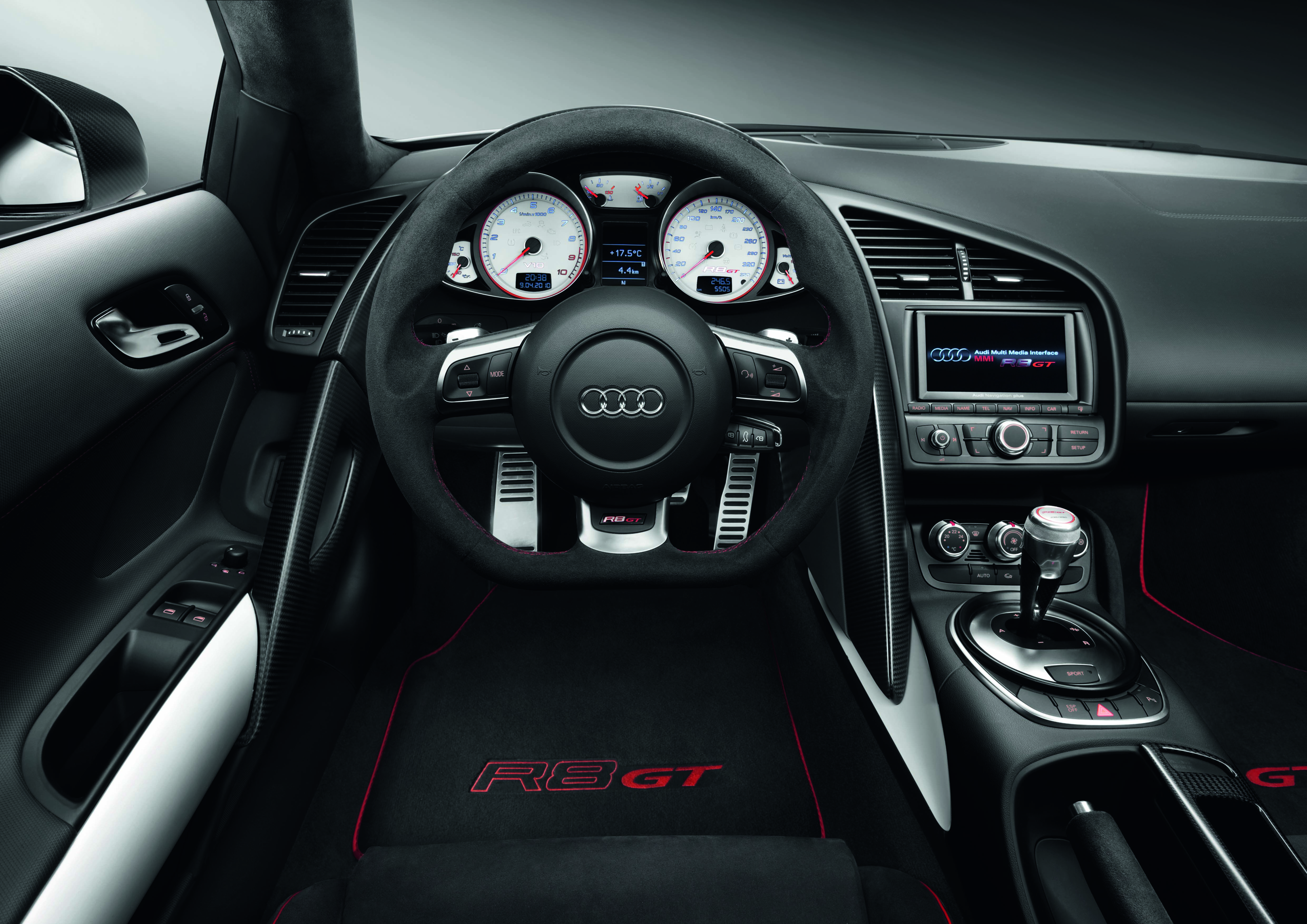 Купить ауди на механике. "Audi" "r8" "2007" gt. Audi r8 gt салон. Audi r8 Coupe v10 салон. Audi r8 gt 2012.