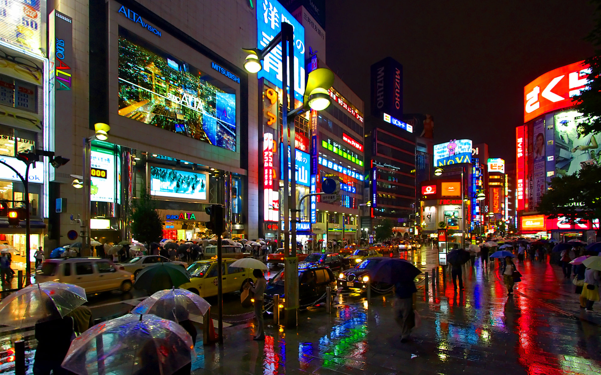 Токио, ночь, дождь, автомобили, Синдзюку, зонтики, пешеходы - обои на рабочий стол