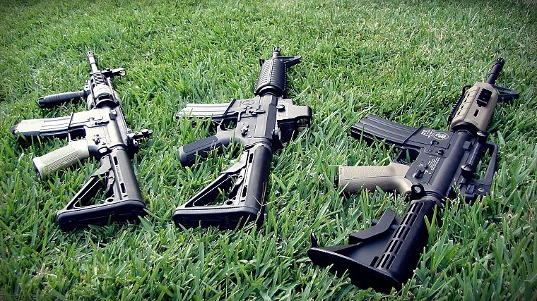 пистолеты, трава, оружие, страйкбол, EOTech, штурмовая винтовка - обои на рабочий стол