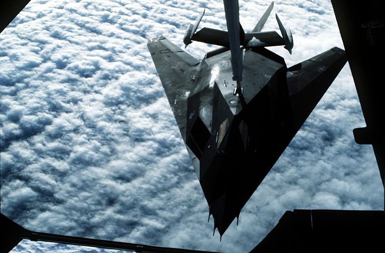 облака, самолет, Lockheed F - 117 Nighthawk, дозаправка - обои на рабочий стол