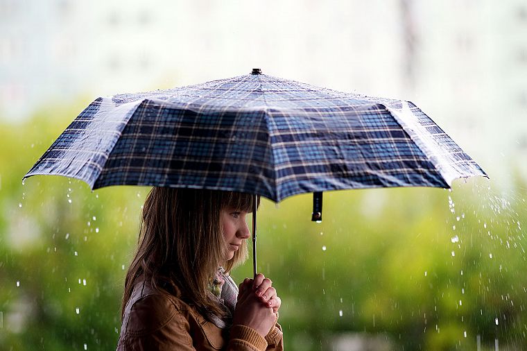 девушки, дождь, подросток, зонтики - обои на рабочий стол