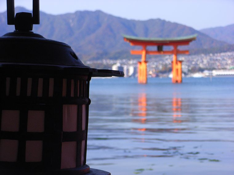 Япония, фонари, тории, размытым фоном, Ицукусима - обои на рабочий стол