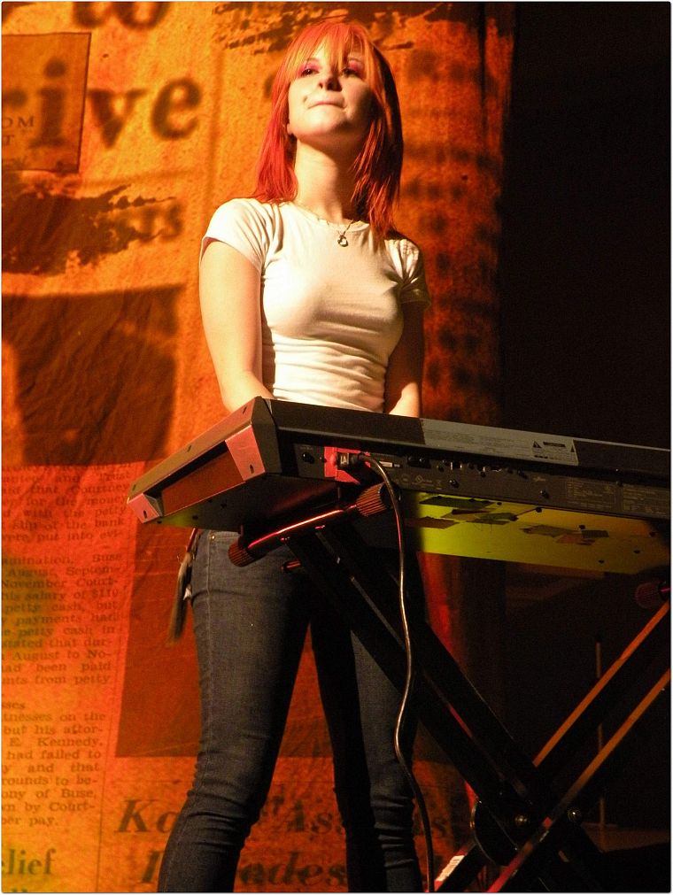 Хейли Уильямс, Paramore, девушки, музыка, пианино, рыжеволосые, знаменитости, певцы - обои на рабочий стол