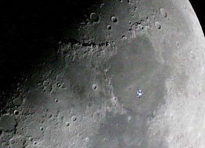 Луна, Международная космическая станция - оригинальные обои рабочего стола