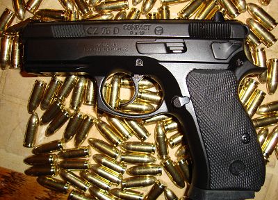 пистолеты, пистолеты, руки, оружие, боеприпасы, пистолеты, CZ - 75 - случайные обои для рабочего стола