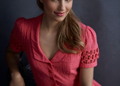 Дианна Агрон, красное платье - копия обоев рабочего стола