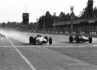 Monza, Джек Brabham, Джон Surtees - копия обоев рабочего стола