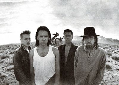 пустыня, Боно, U2, Край, монохромный, Адам Клейтон, Ларри Маллен, Joshua Tree, Joshua Tree - обои на рабочий стол
