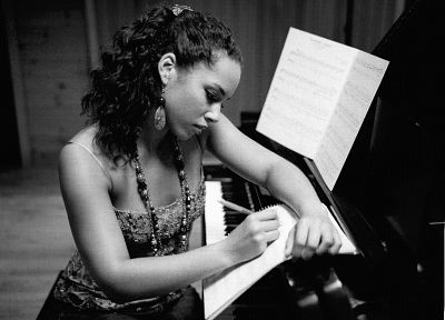 чернокожие, пианино, Alicia Keys, оттенки серого, монохромный - случайные обои для рабочего стола