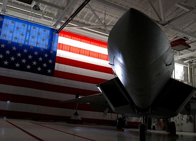 F-22 Raptor, Американский флаг, ангар - обои на рабочий стол
