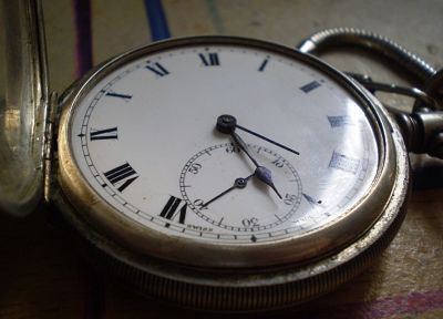 часы - оригинальные обои рабочего стола