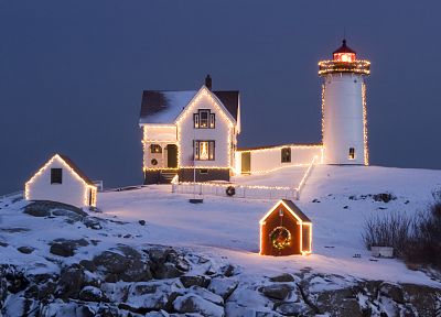 зима, снег, дома, рождество, маяки, венок, Рождественские огни - обои на рабочий стол