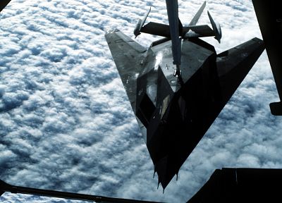 облака, самолет, Lockheed F - 117 Nighthawk, дозаправка - обои на рабочий стол