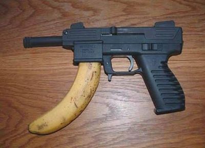 пистолеты, бананы - копия обоев рабочего стола
