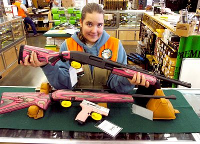 пистолеты, розовый цвет - копия обоев рабочего стола