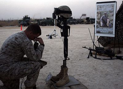 солдат, молиться - оригинальные обои рабочего стола