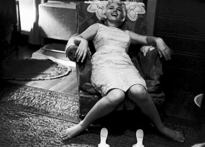 Мэрилин Монро, оттенки серого, ковры - оригинальные обои рабочего стола