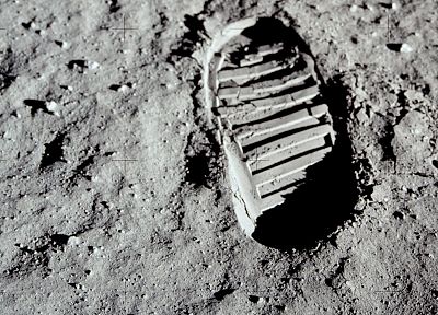 Луна, след, Нил Армстронг - оригинальные обои рабочего стола