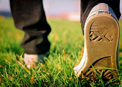 трава, обувь, кроссовки - похожие обои для рабочего стола