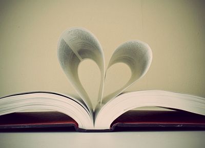 книги, сердца - обои на рабочий стол