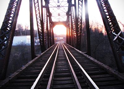 Солнце, пути, мосты, глубина резкости, железные дороги, железнодорожная, железнодорожные пути - обои на рабочий стол