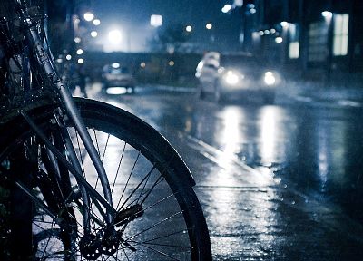 улицы, дождь, автомобили, велосипеды - обои на рабочий стол