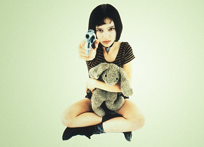 пистолеты, Натали Портман, ЛеонПрофессиональный, Magnum, девушки с оружием, мягкие игрушки - оригинальные обои рабочего стола