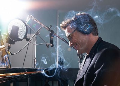 курение, Роберт Дауни-младший, мужчины в очках - копия обоев рабочего стола